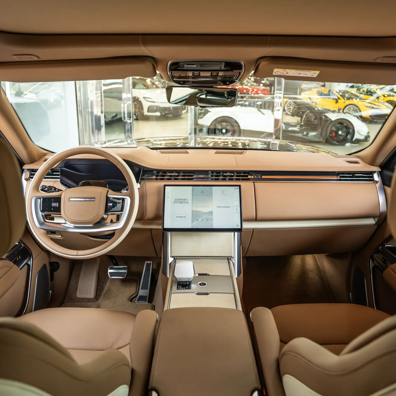 2026 Land Rover Range Rover SV LWB P615 angeboten von einem Fachhändler in Dubai, Vereinigte Arabische Emirate, Foto 11 von 22