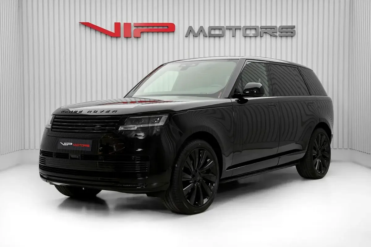 2026 Land Rover Range Rover SV Black P615 LWB angeboten von einem Fachhändler in Dubai, Vereinigte Arabische Emirate, Hauptfoto