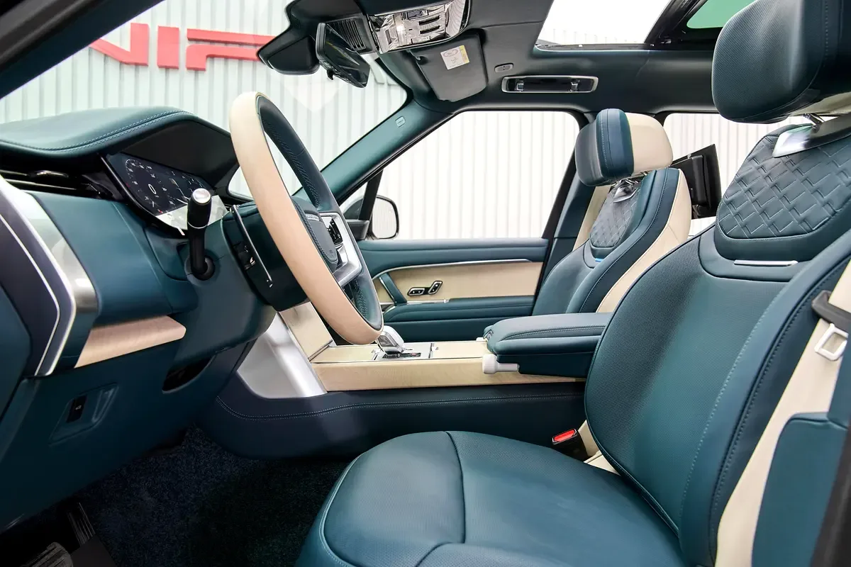 2026 Land Rover Range Rover SV P615 LWB, 10/13