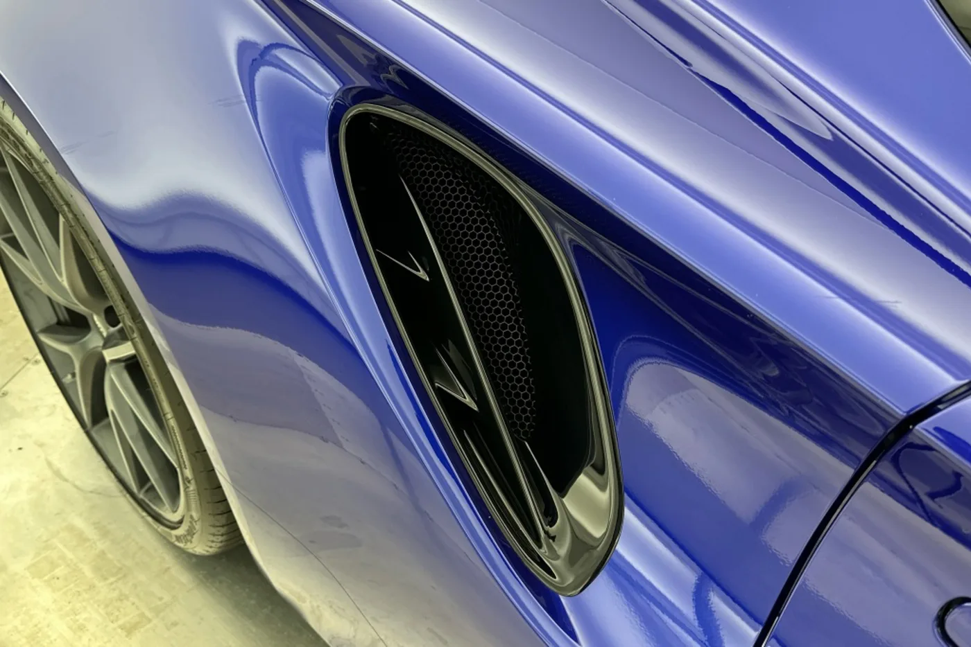 2026 Lotus Emira Turbo SE angeboten von einer Vertragshändlergruppe in Hatfield, Vereinigtes Königreich, Foto 13 von 25