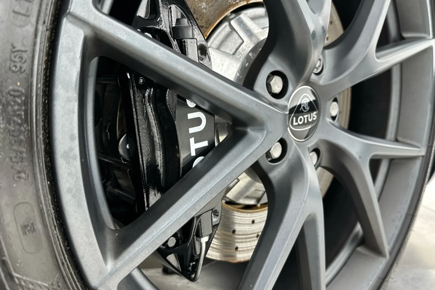 2026 Lotus Emira Turbo SE angeboten von einer Vertragshändlergruppe in Hatfield, Vereinigtes Königreich, Foto 16 von 25