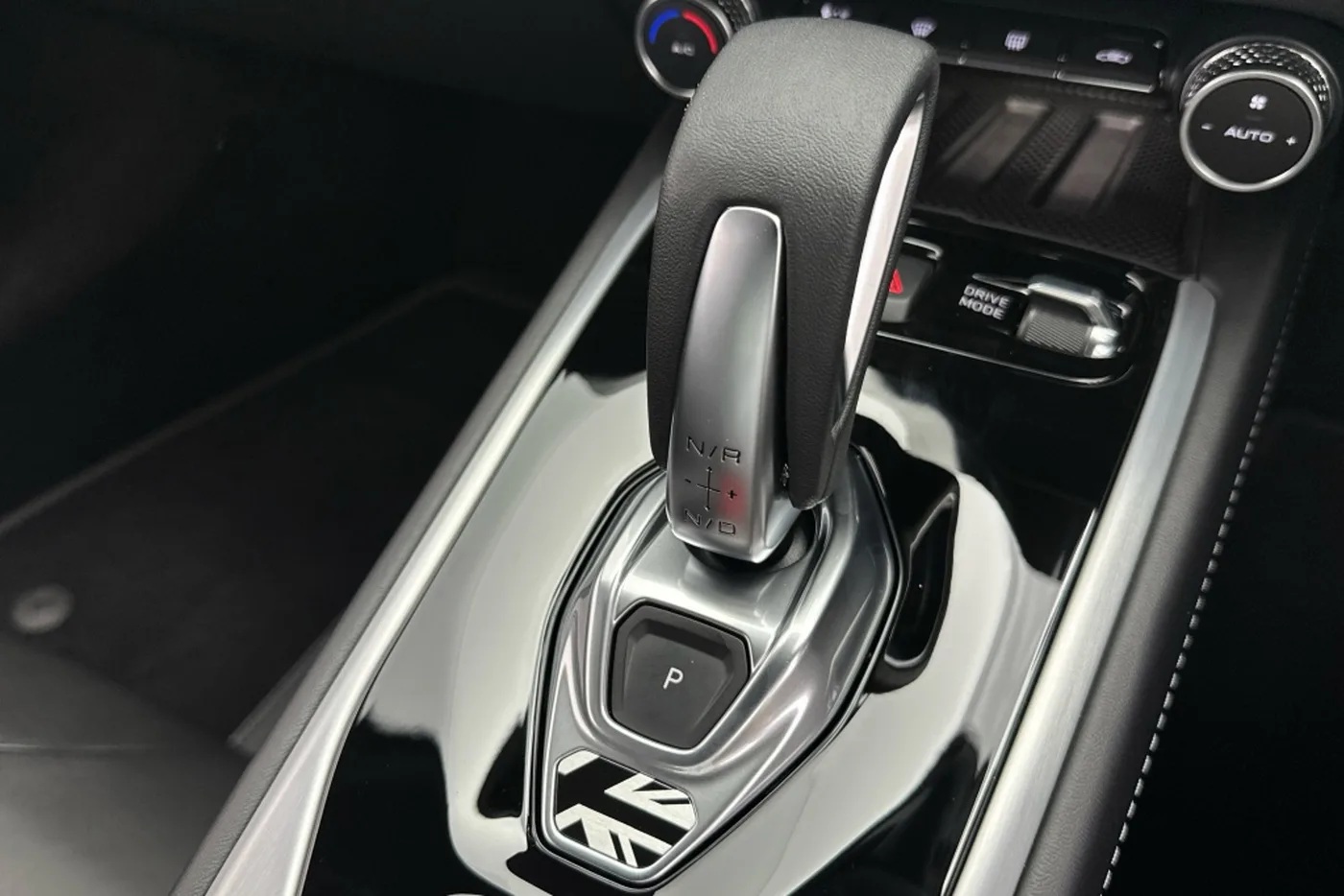 2026 Lotus Emira Turbo SE angeboten von einer Vertragshändlergruppe in Hatfield, Vereinigtes Königreich, Foto 24 von 25