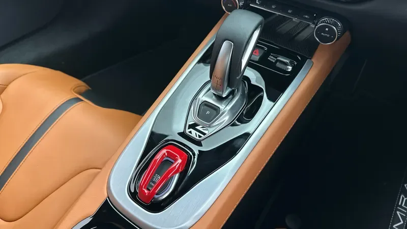 2026 Lotus Emira Turbo SE, 18/30