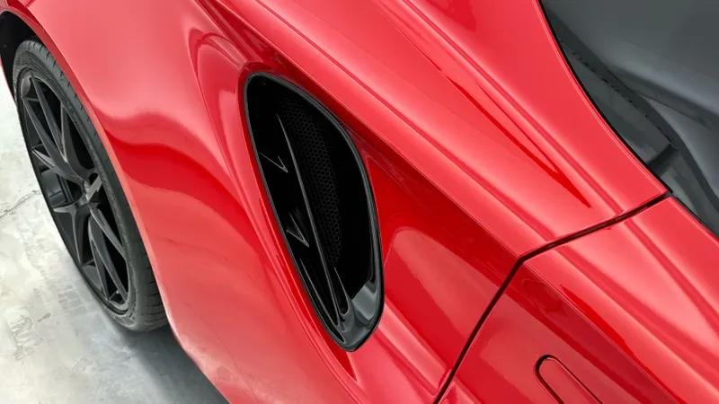 2026 Lotus Emira Turbo SE, 28/30