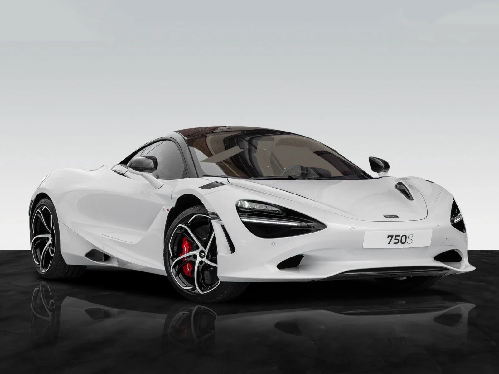 2026 McLaren 750S proposée par un concessionnaire agréé à Munich, Allemagne, photo principale