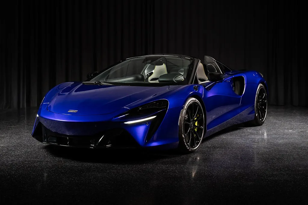 2026 McLaren Artura offered by an authorised dealer in Järfälla, Sweden, main photo