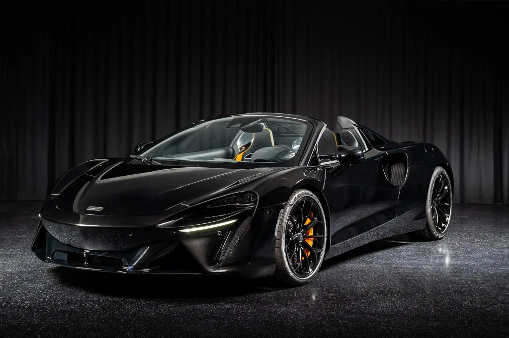 2026 McLaren Artura offered by an authorised dealer in Järfälla, Sweden, main photo