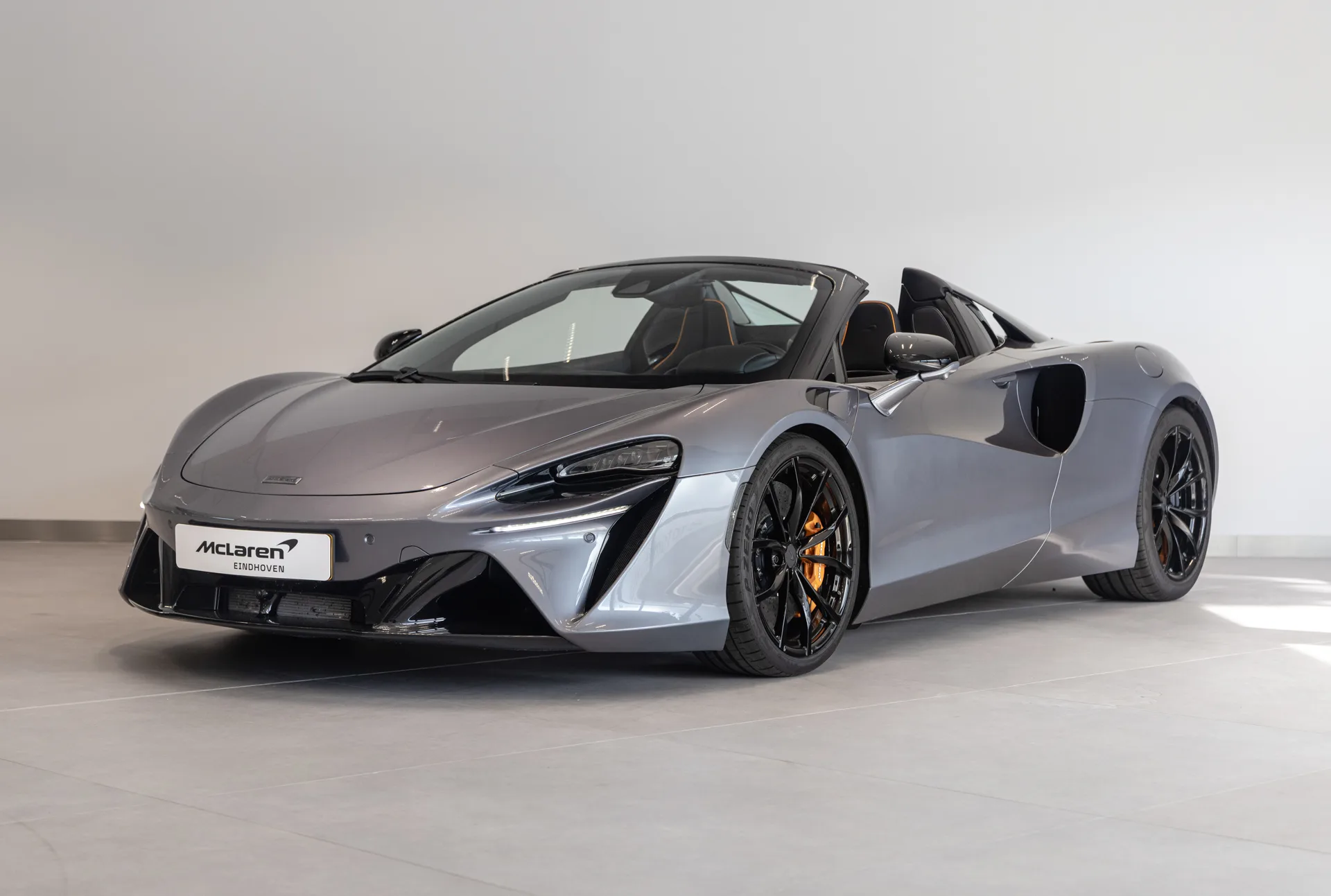 2026 McLaren Artura Spider proposée par un concessionnaire spécialisé à Eindhoven, Pays-Bas, photo principale