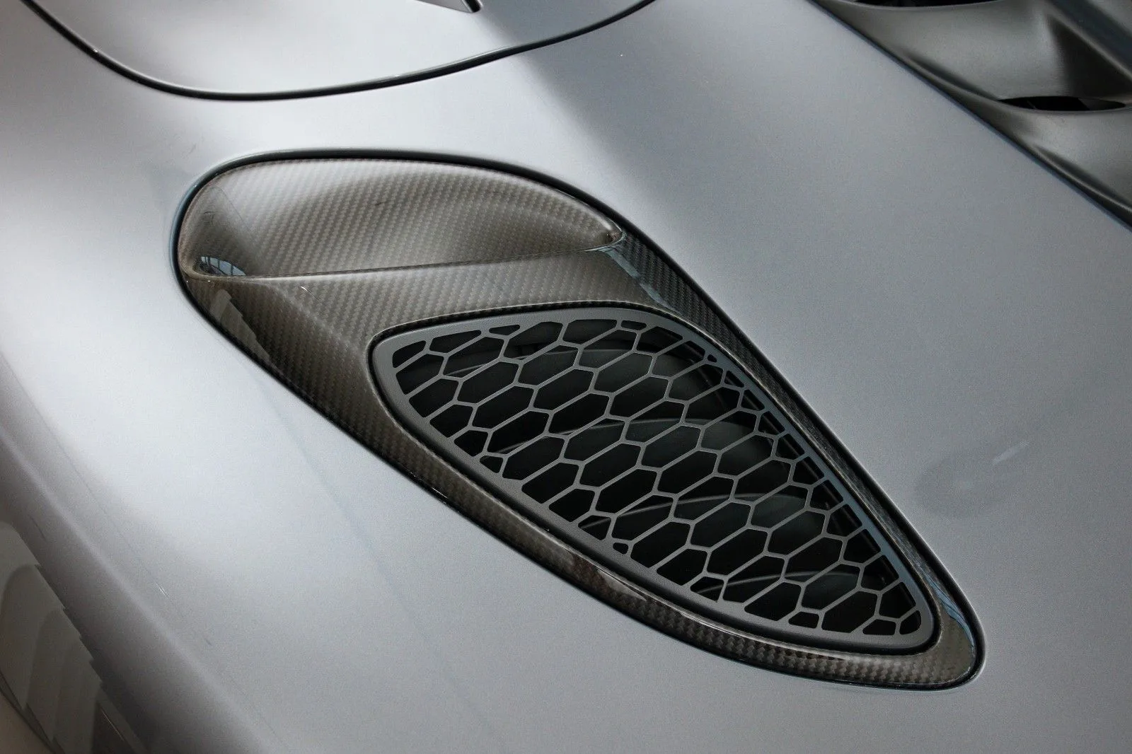 2026 McLaren Artura Spider, 28/30