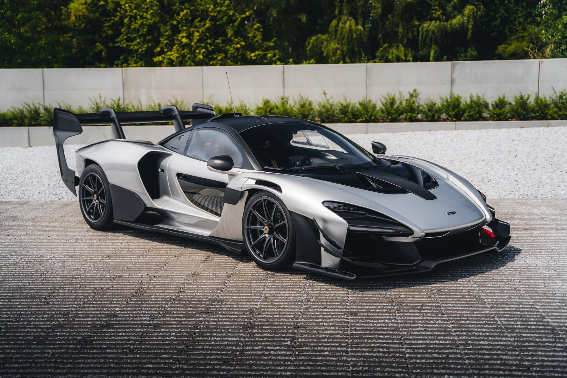 2026 McLaren Senna GTR offered by a specialist dealer in Harelbeke, Belgium, main photo