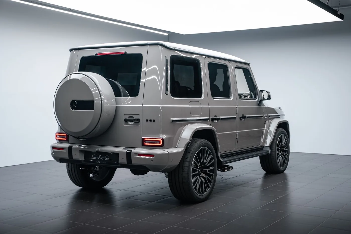 2026 Mercedes-AMG G 63 offered by a specialist dealer in Putzbrunn, Germany, photo 3 of 15
