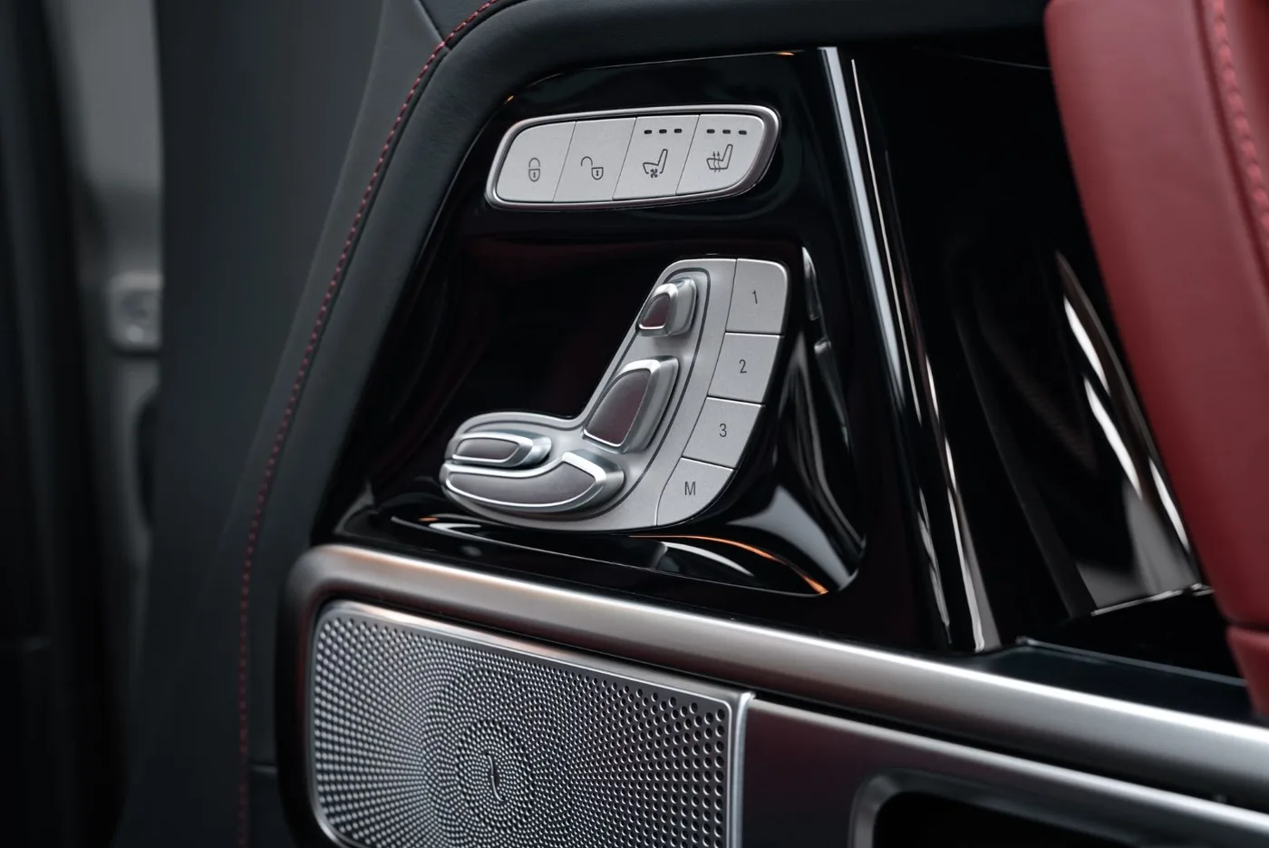 2026 Mercedes-AMG G 63 offered by a specialist dealer in Putzbrunn, Germany, photo 14 of 15