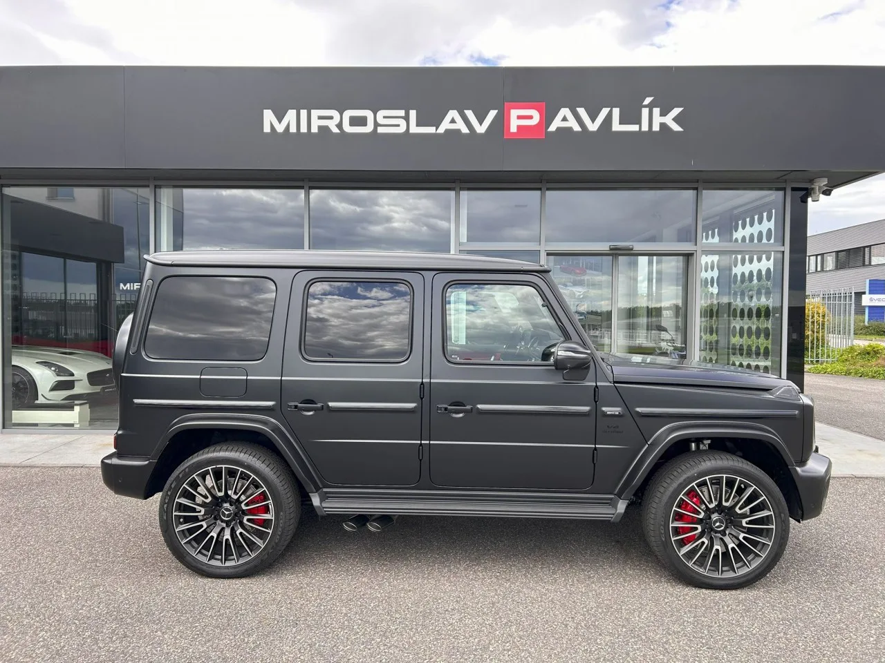 2026 Mercedes-AMG G 63 Superior, 22-inch package offered by a specialist dealer in Písek, Czechia, photo 4 of 16