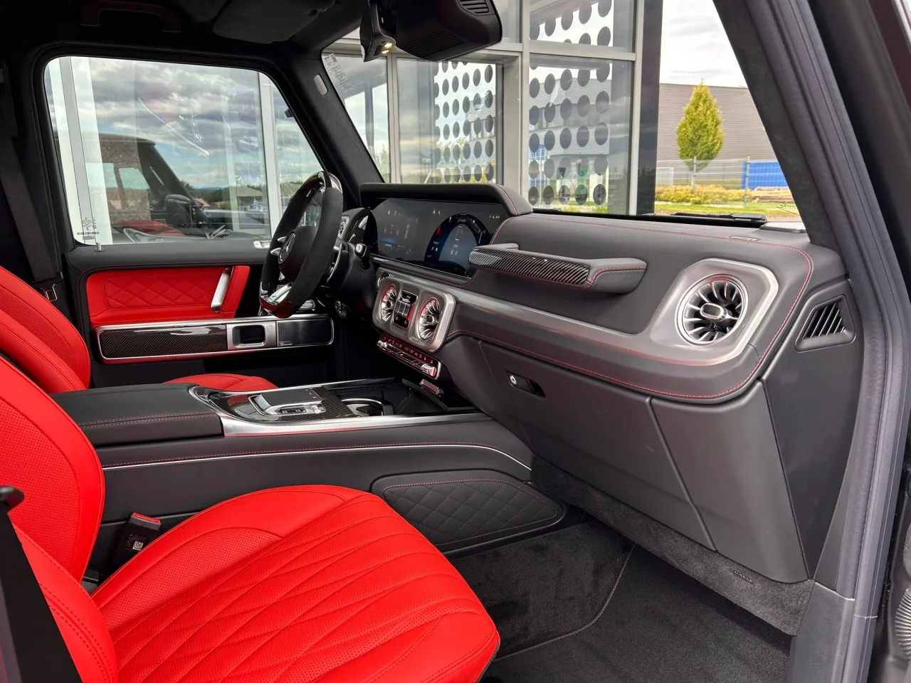 2026 Mercedes-AMG G 63 Superior, 22-inch package offered by a specialist dealer in Písek, Czechia, photo 8 of 16