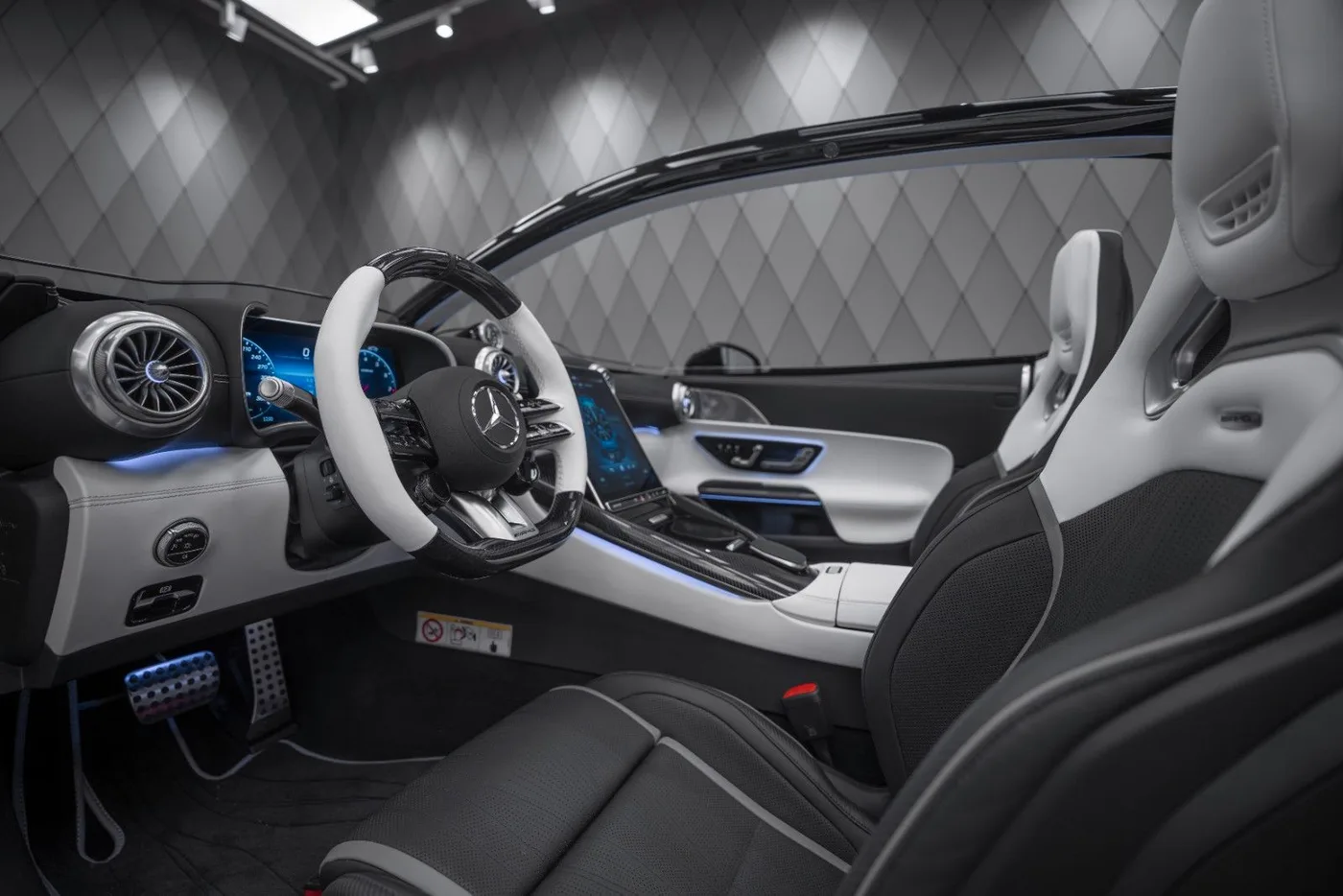 2026 Mercedes-AMG PureSpeed angeboten von einem Supersportwagenhändler in Schenefeld, Deutschland, Foto 16 von 25