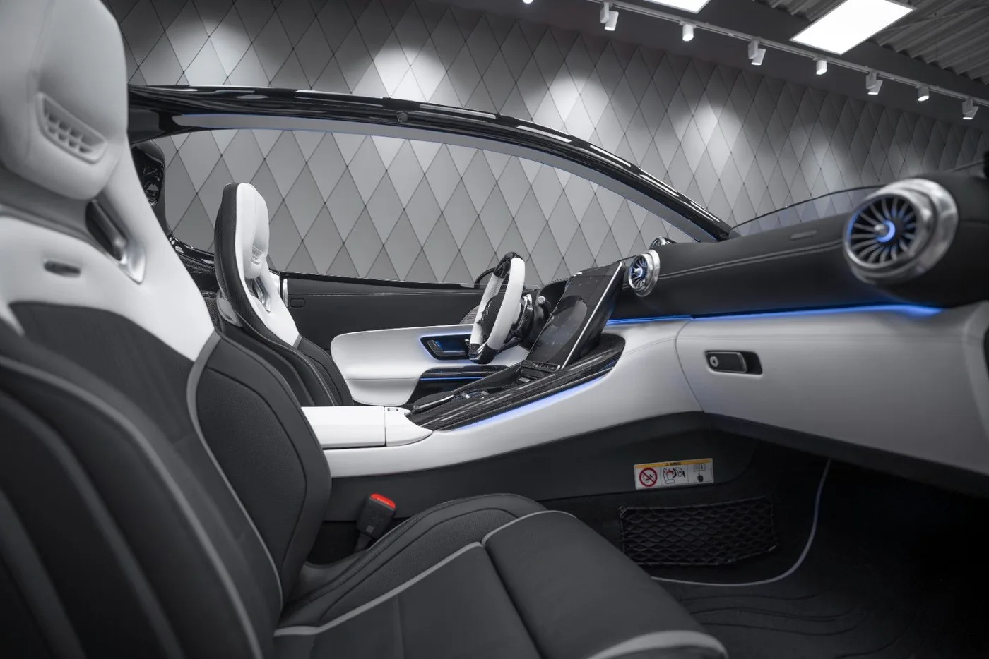 2026 Mercedes-AMG PureSpeed angeboten von einem Supersportwagenhändler in Schenefeld, Deutschland, Foto 18 von 25
