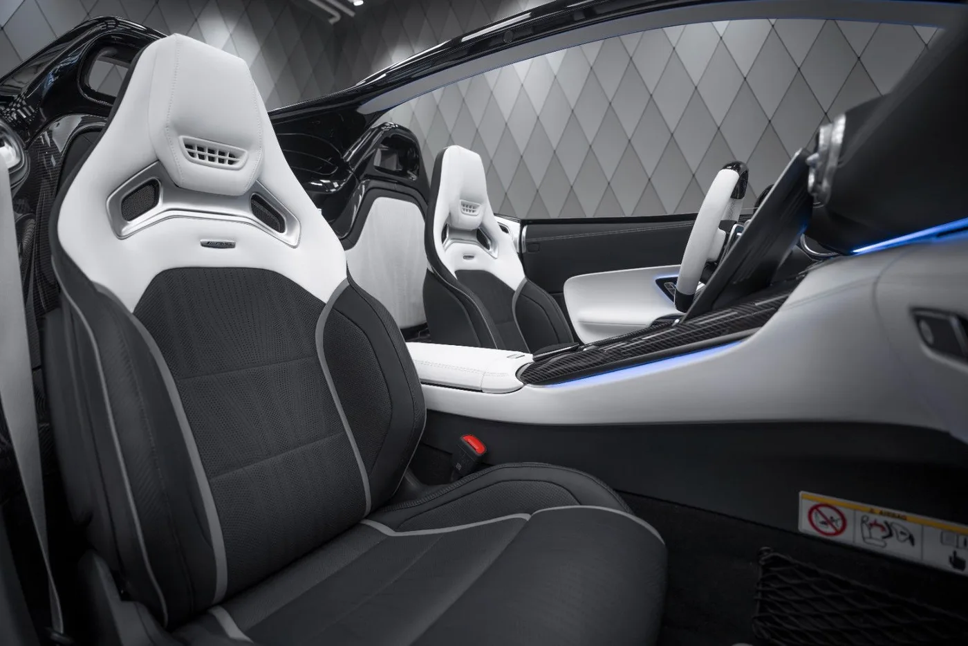 2026 Mercedes-AMG PureSpeed angeboten von einem Supersportwagenhändler in Schenefeld, Deutschland, Foto 19 von 25