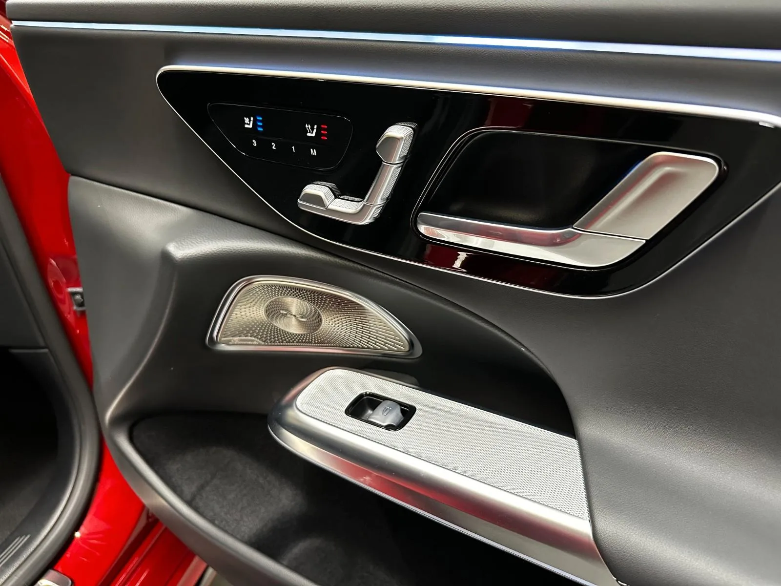 2026 Mercedes-Benz E 300 e Estate, AMG Line, 25/27