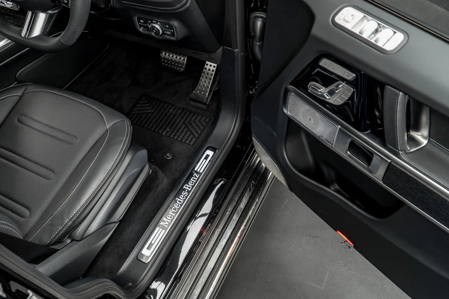 2026 Mercedes-Benz G 580 with EQ Technology AMG Line, 28/30
