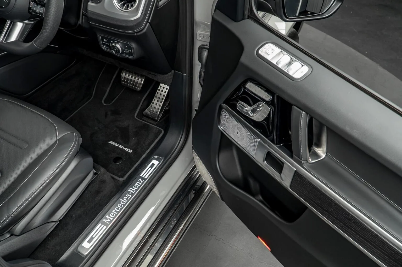 2026 Mercedes-Benz G 580 with EQ Technology AMG Line, 28/30
