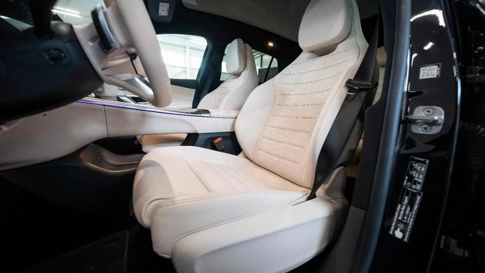 2026 Mercedes-Benz GLC 400 4MATIC with EQ Technology AMG Line, 11/12