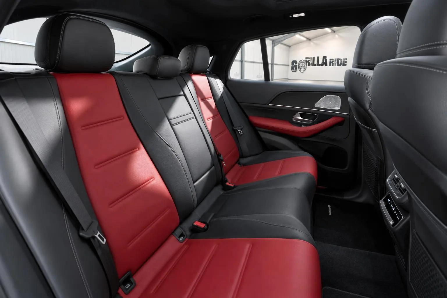 2026 Mercedes-Benz GLE 350 d 4MATIC Coupé, AMG Line Plus, 3/5