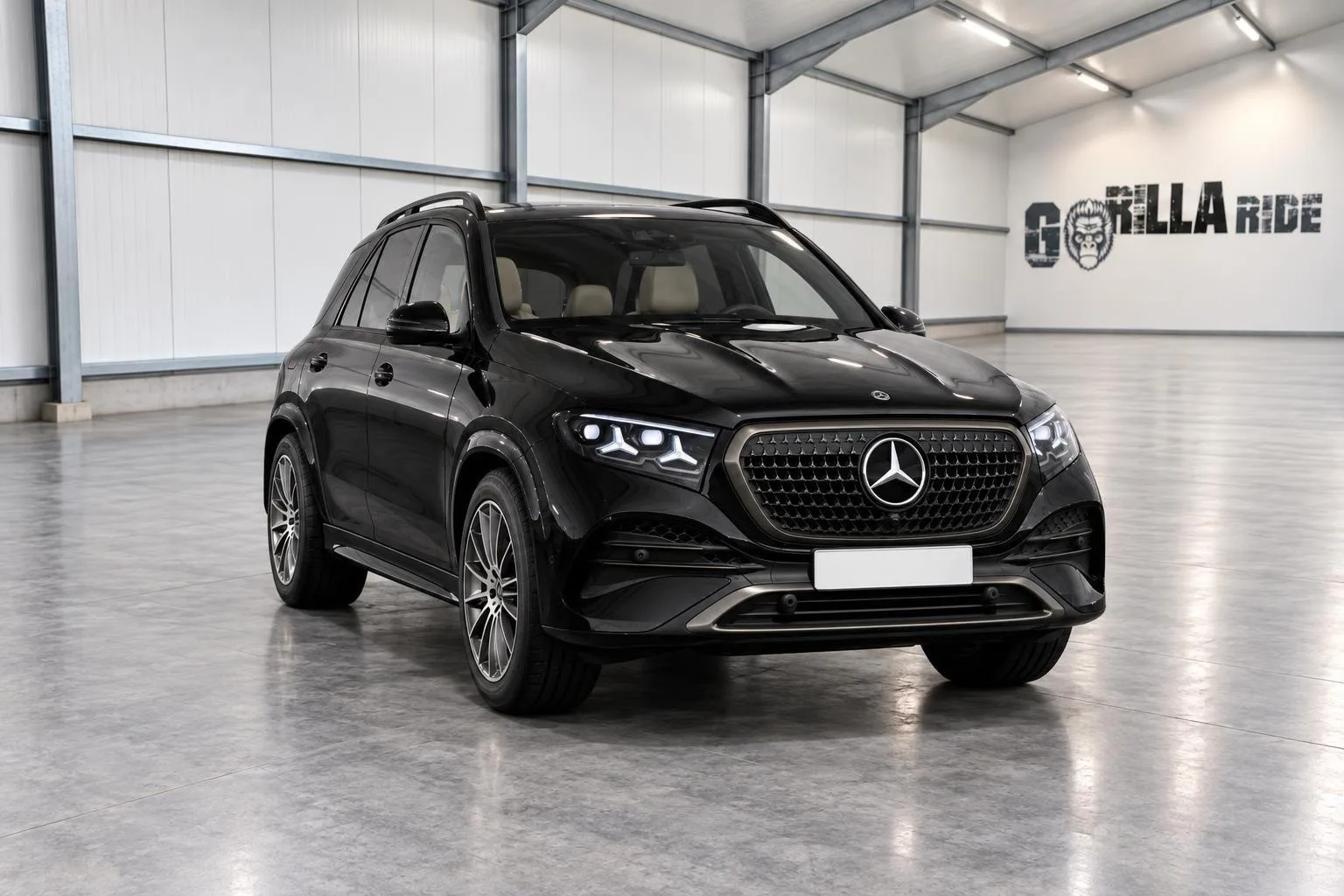 2026 Mercedes-Benz GLE 450 d en un concesionario especializado de Bielefeld, Alemania, foto principal