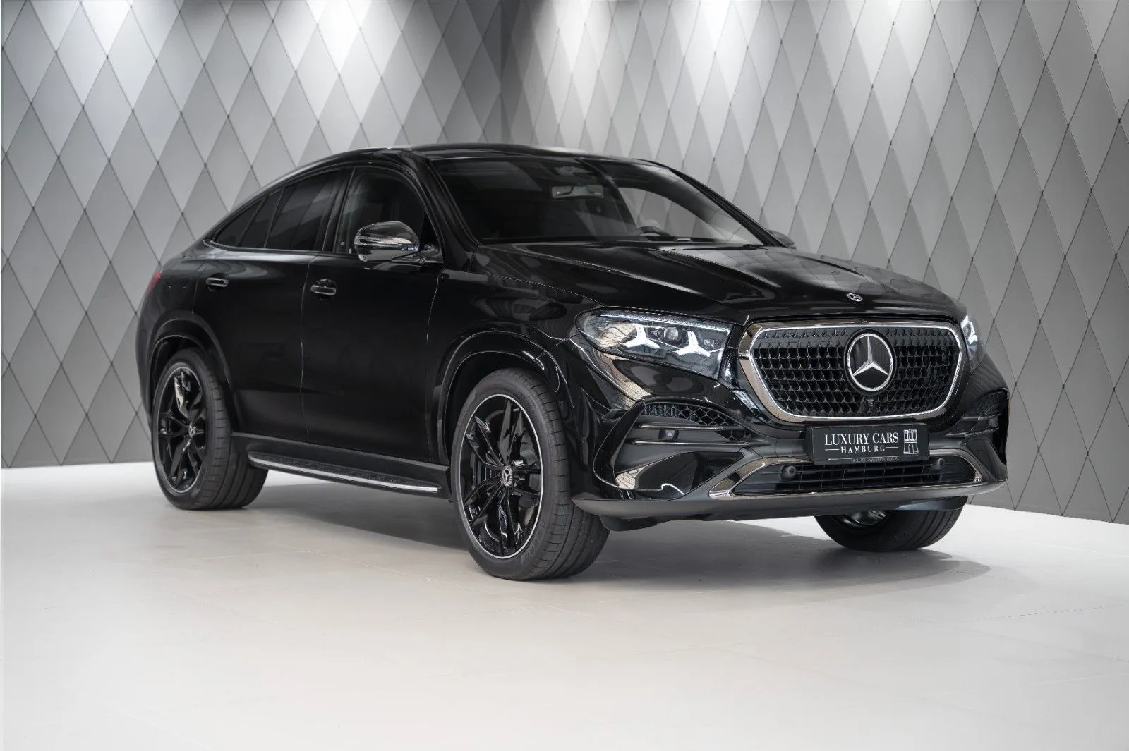 2026 Mercedes-Benz GLE 450 d offered by a supercar dealer in Schenefeld, Germany, main photo