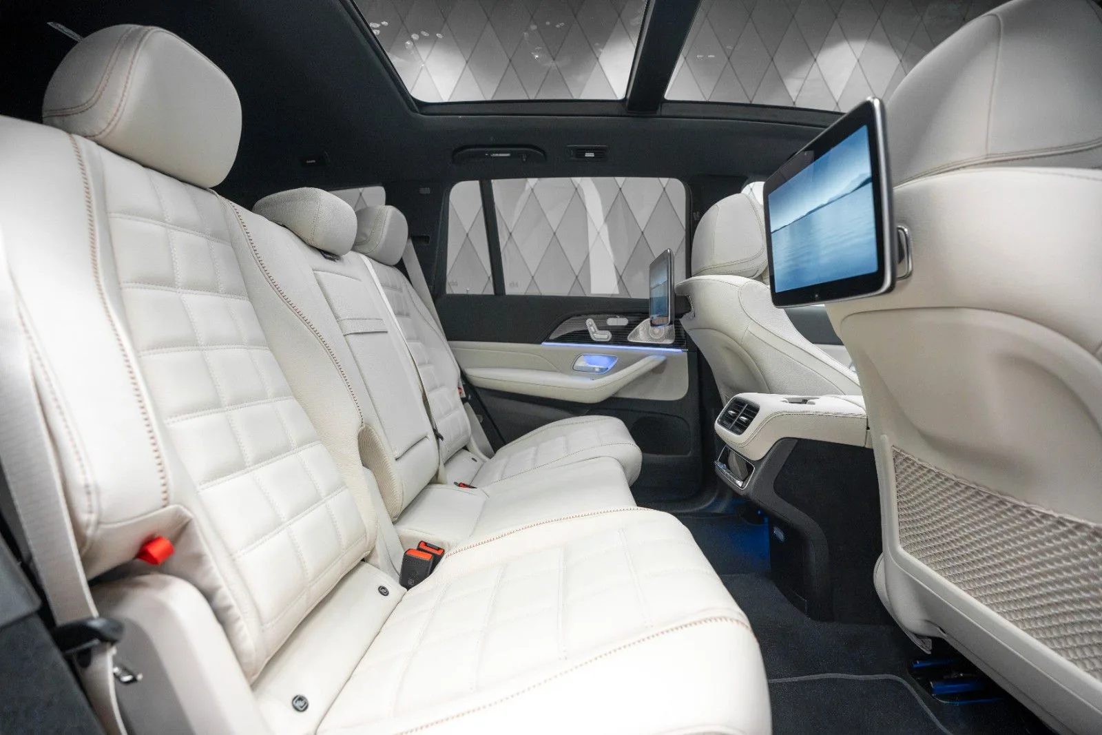 2026 Mercedes-Benz GLS 450 d, 18/30