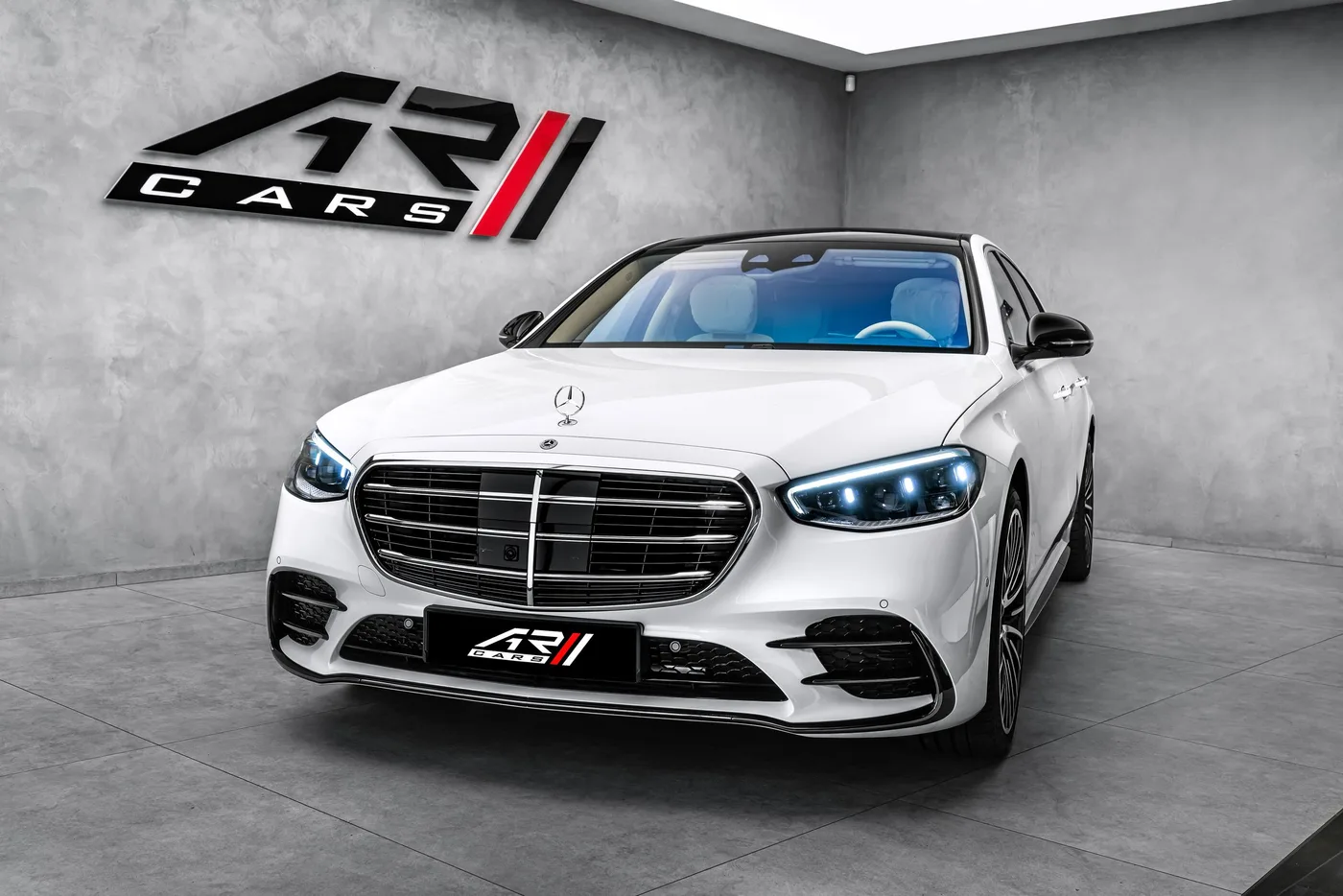 2026 Mercedes-Benz S 450 d 4MATIC, AMG Line, MANUFAKTUR offered by a specialist dealer in Ostrava, Czechia, photo 3 of 25