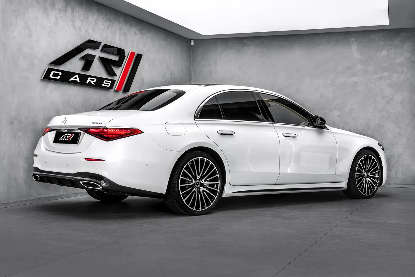 2026 Mercedes-Benz S 450 d 4MATIC, AMG Line, MANUFAKTUR offered by a specialist dealer in Ostrava, Czechia, photo 5 of 25