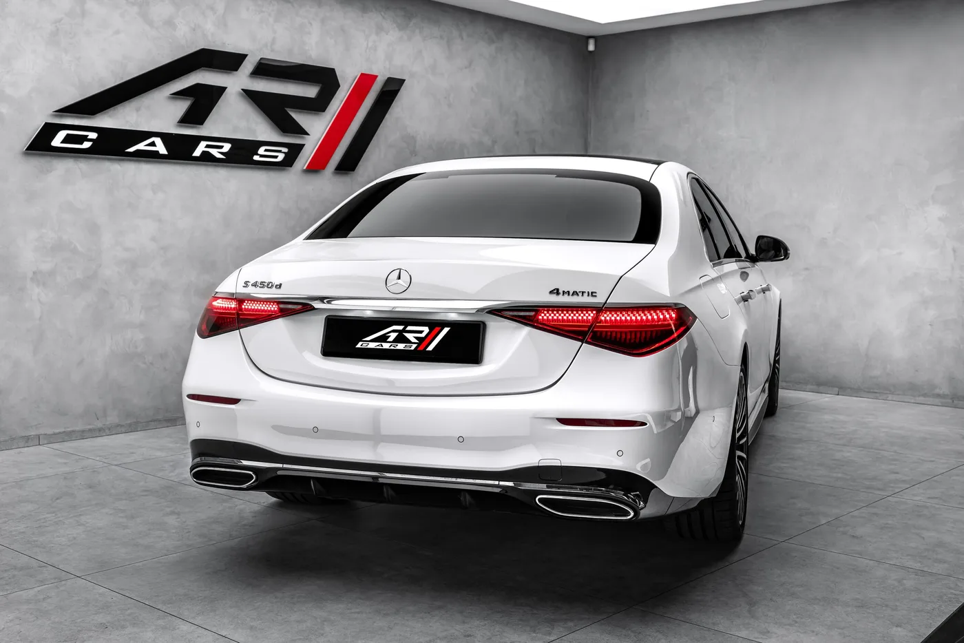 2026 Mercedes-Benz S 450 d 4MATIC, AMG Line, MANUFAKTUR offered by a specialist dealer in Ostrava, Czechia, photo 6 of 25