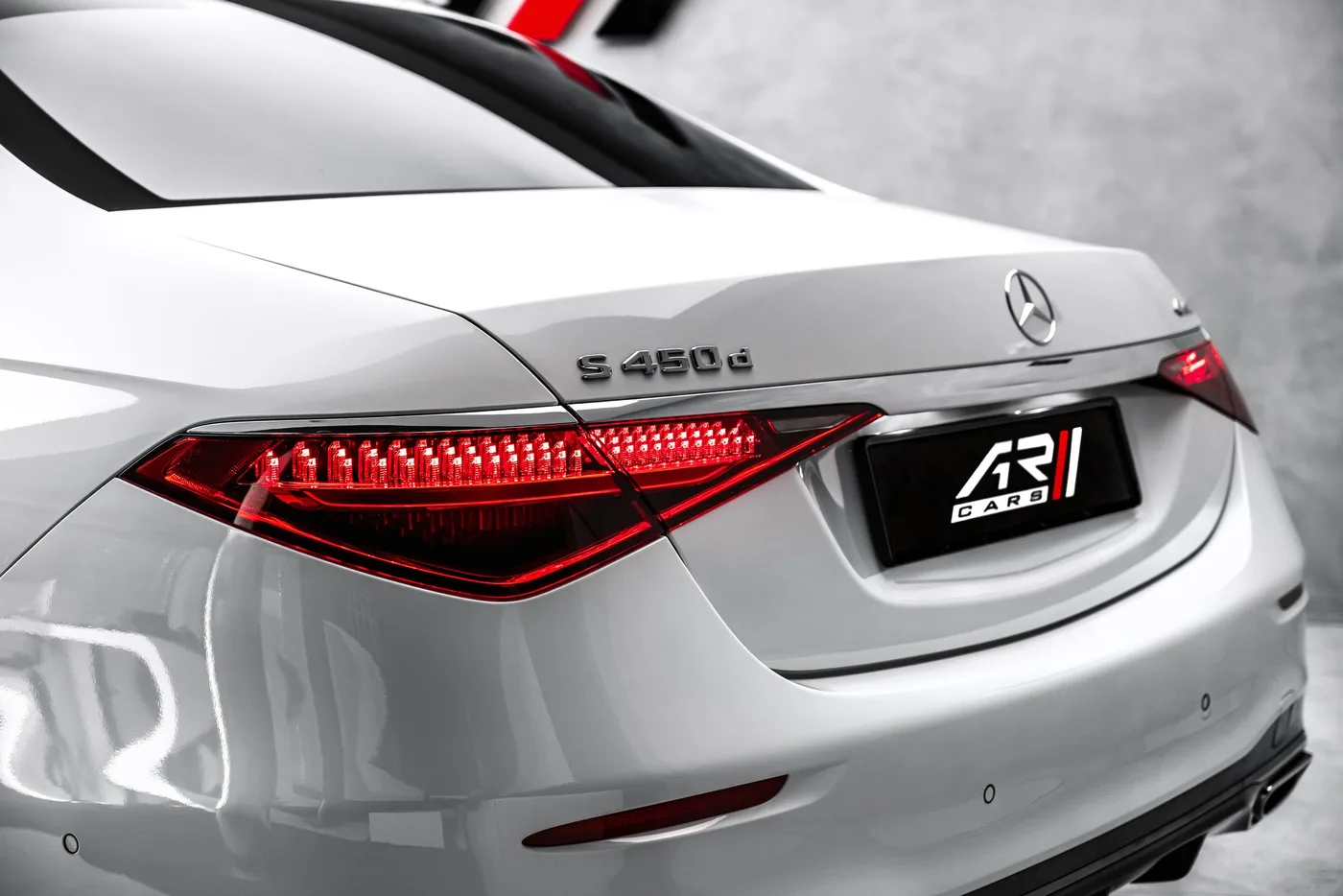 2026 Mercedes-Benz S 450 d 4MATIC, AMG Line, MANUFAKTUR offered by a specialist dealer in Ostrava, Czechia, photo 9 of 25