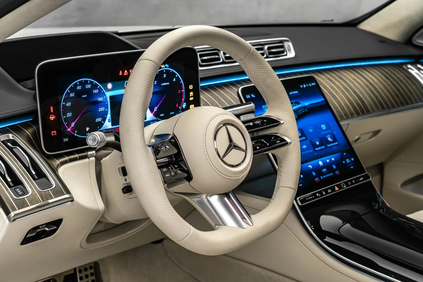 2026 Mercedes-Benz S 450 d 4MATIC, AMG Line, MANUFAKTUR offered by a specialist dealer in Ostrava, Czechia, photo 15 of 25