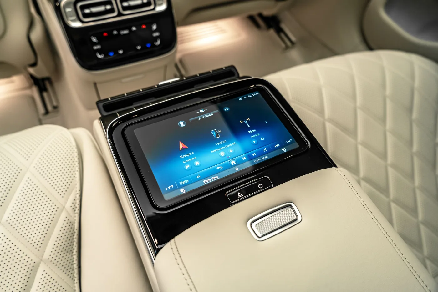 2026 Mercedes-Benz S 450 d 4MATIC, AMG Line, MANUFAKTUR offered by a specialist dealer in Ostrava, Czechia, photo 19 of 25