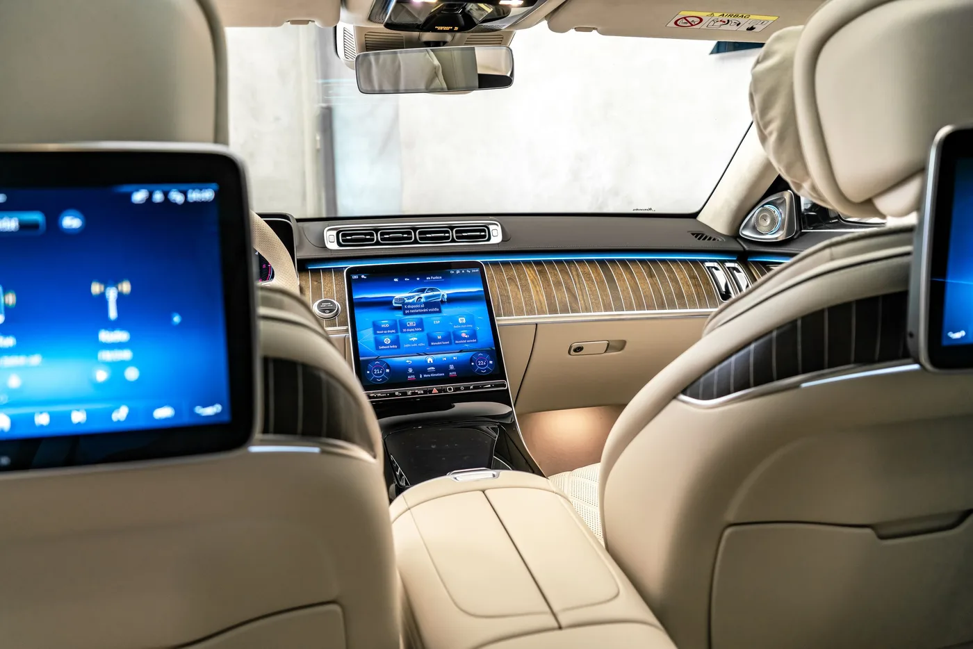 2026 Mercedes-Benz S 450 d 4MATIC, AMG Line, MANUFAKTUR offered by a specialist dealer in Ostrava, Czechia, photo 21 of 25