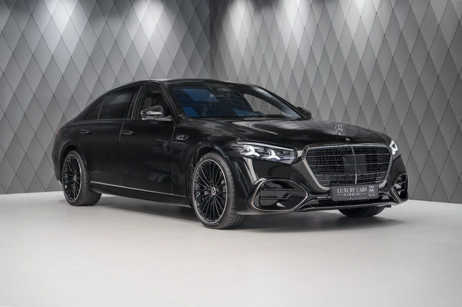 2026 Mercedes-Benz S 580 4MATIC, long offered by a supercar dealer in Schenefeld, Germany, main photo