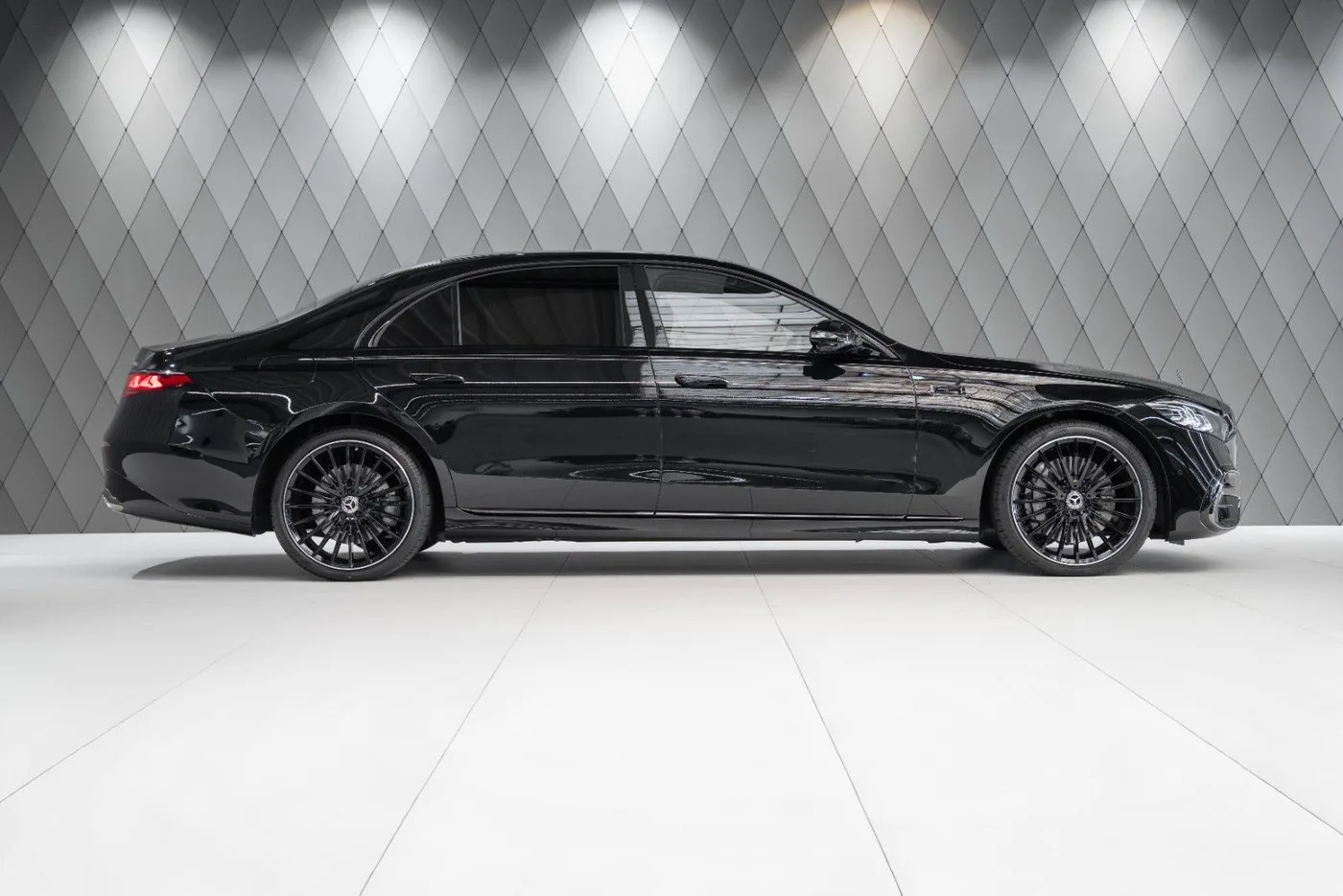 2026 Mercedes-Benz S 580 4MATIC, long proposée par un spécialiste de la supercar à Schenefeld, Allemagne, photo 3 sur 9