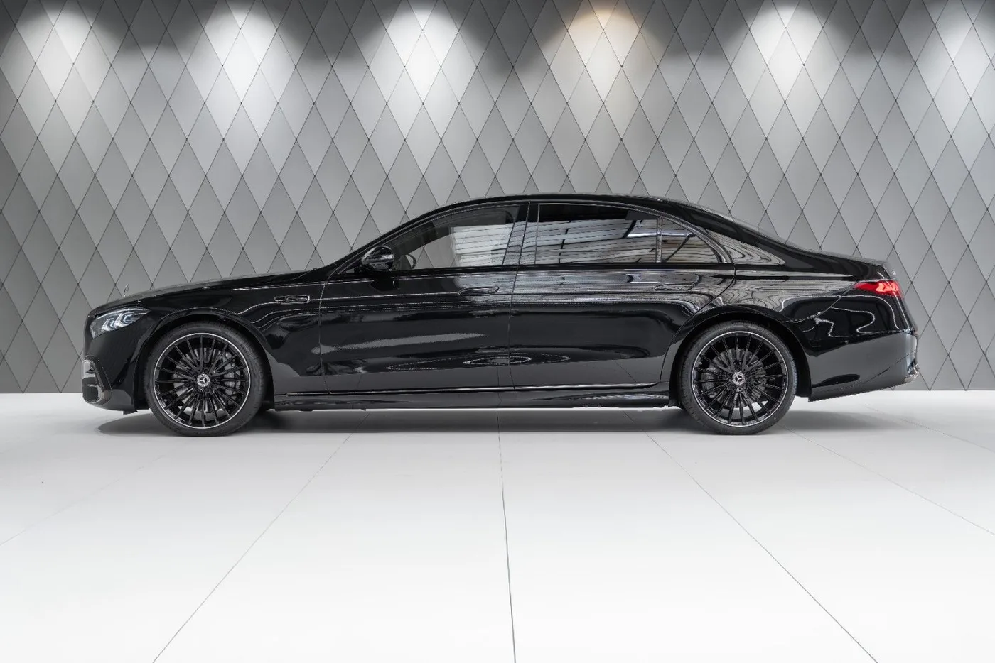 2026 Mercedes-Benz S 580 4MATIC, long proposée par un spécialiste de la supercar à Schenefeld, Allemagne, photo 4 sur 9