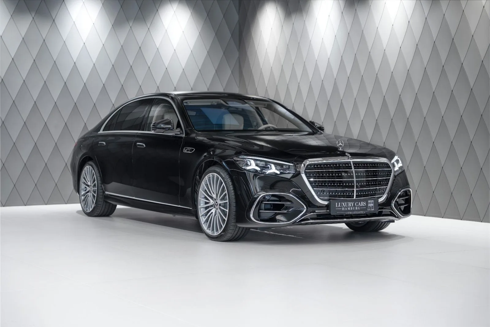 2026 Mercedes-Benz S 580 proposta da un concessionario specializzato a Schenefeld, Germania, foto principale