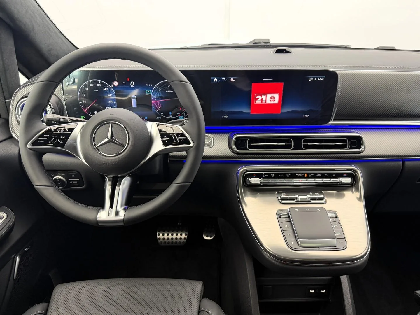 2026 Mercedes-Benz V 300 d 4MATIC Long, EXCLUSIVE AMG Line, 7/30