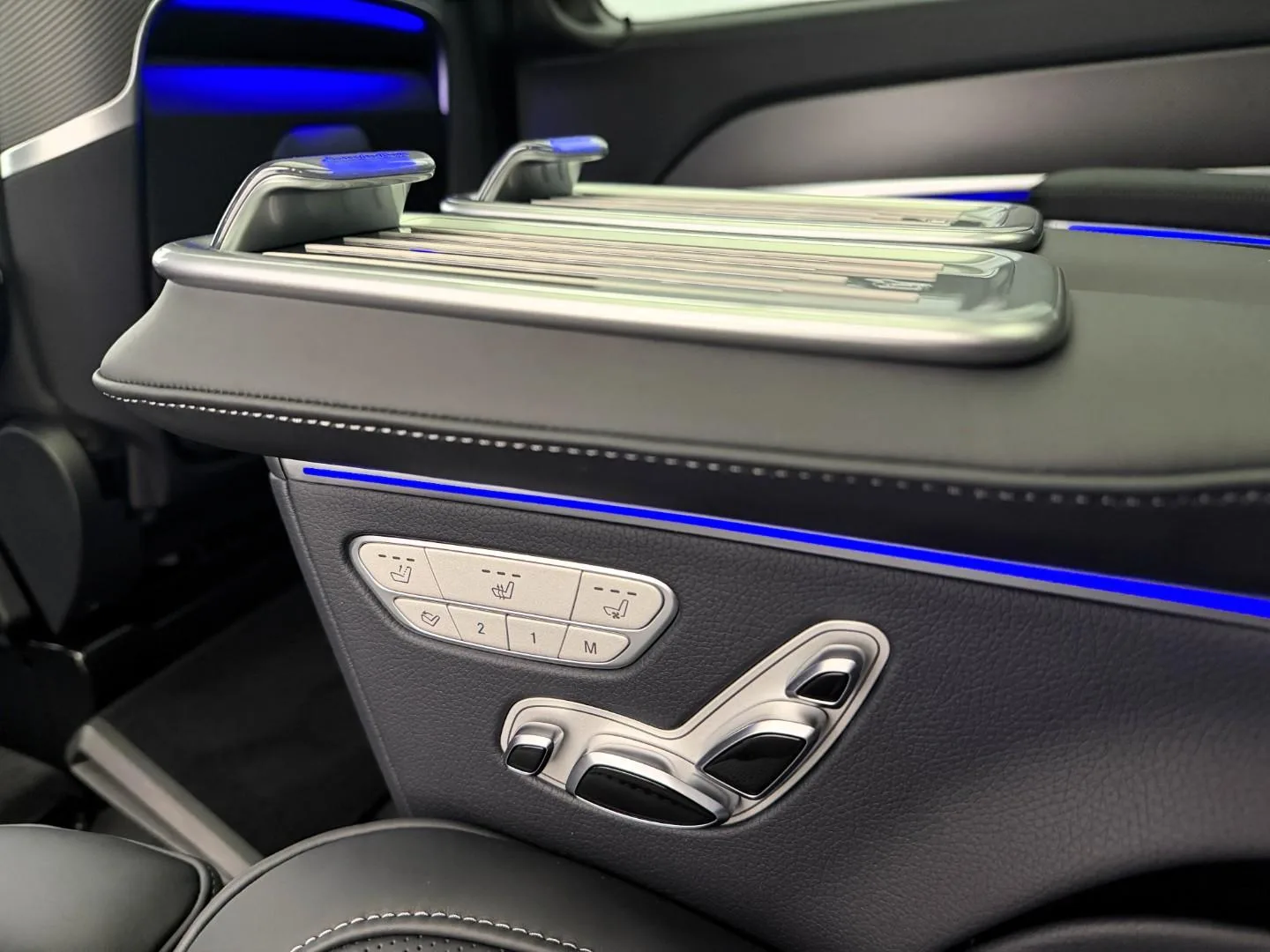 2026 Mercedes-Benz V 300 d 4MATIC Long, EXCLUSIVE AMG Line, 19/30