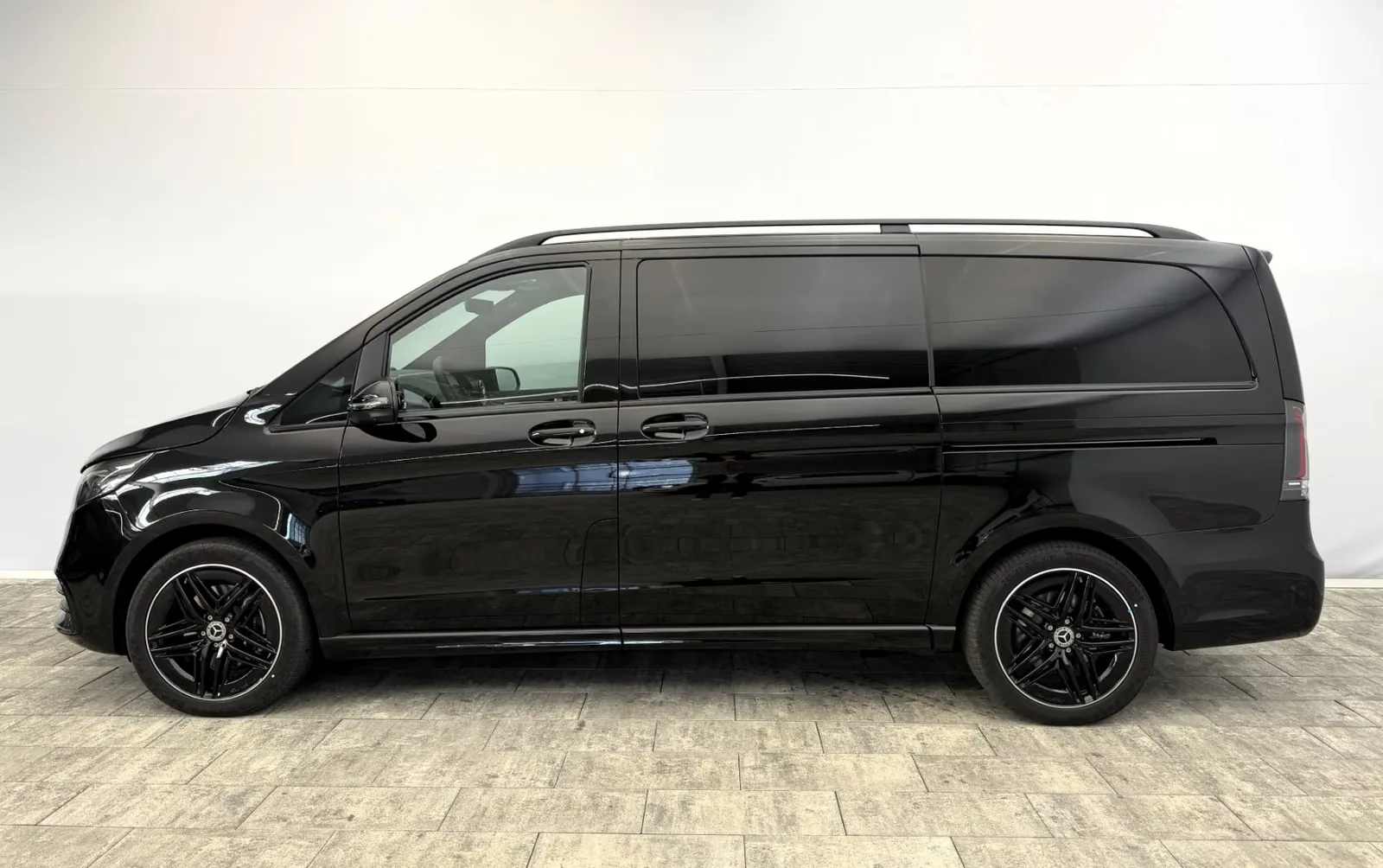 2026 Mercedes-Benz V 300 d 4MATIC Long, EXCLUSIVE AMG Line, 5/30