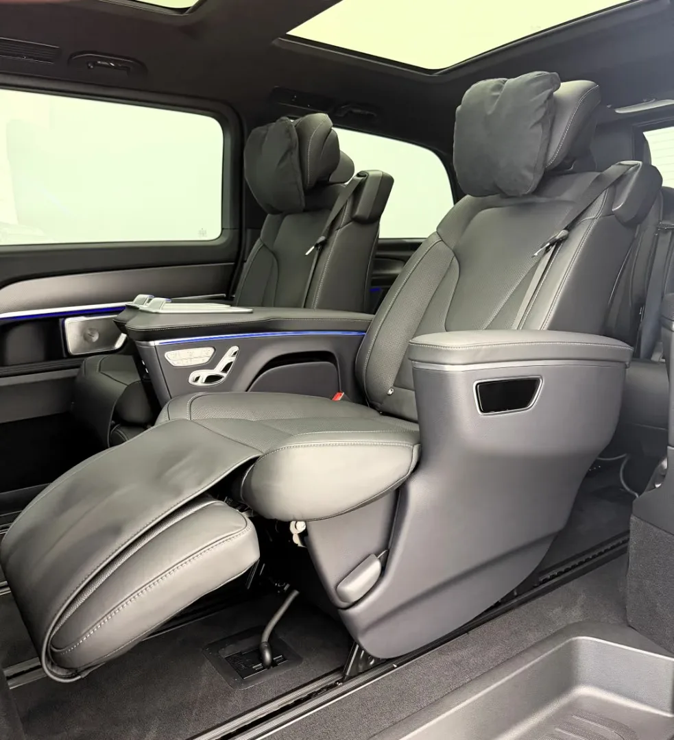 2026 Mercedes-Benz V 300 d 4MATIC Long, EXCLUSIVE AMG Line, 17/30