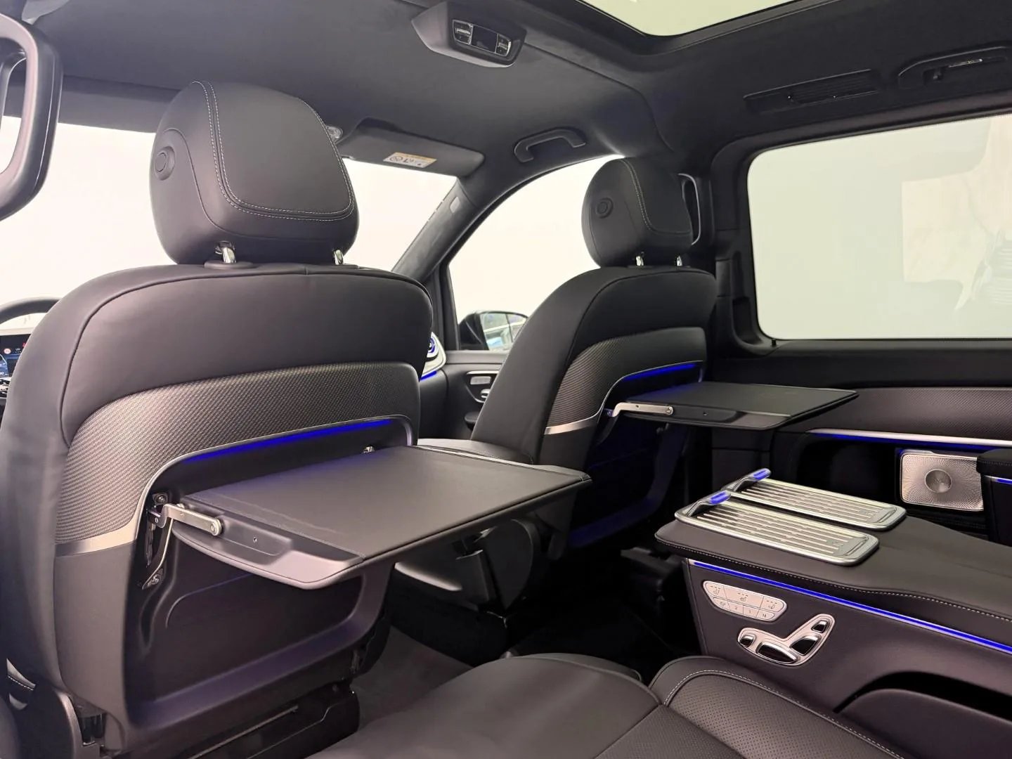 2026 Mercedes-Benz V 300 d 4MATIC Long, EXCLUSIVE AMG Line, 21/30