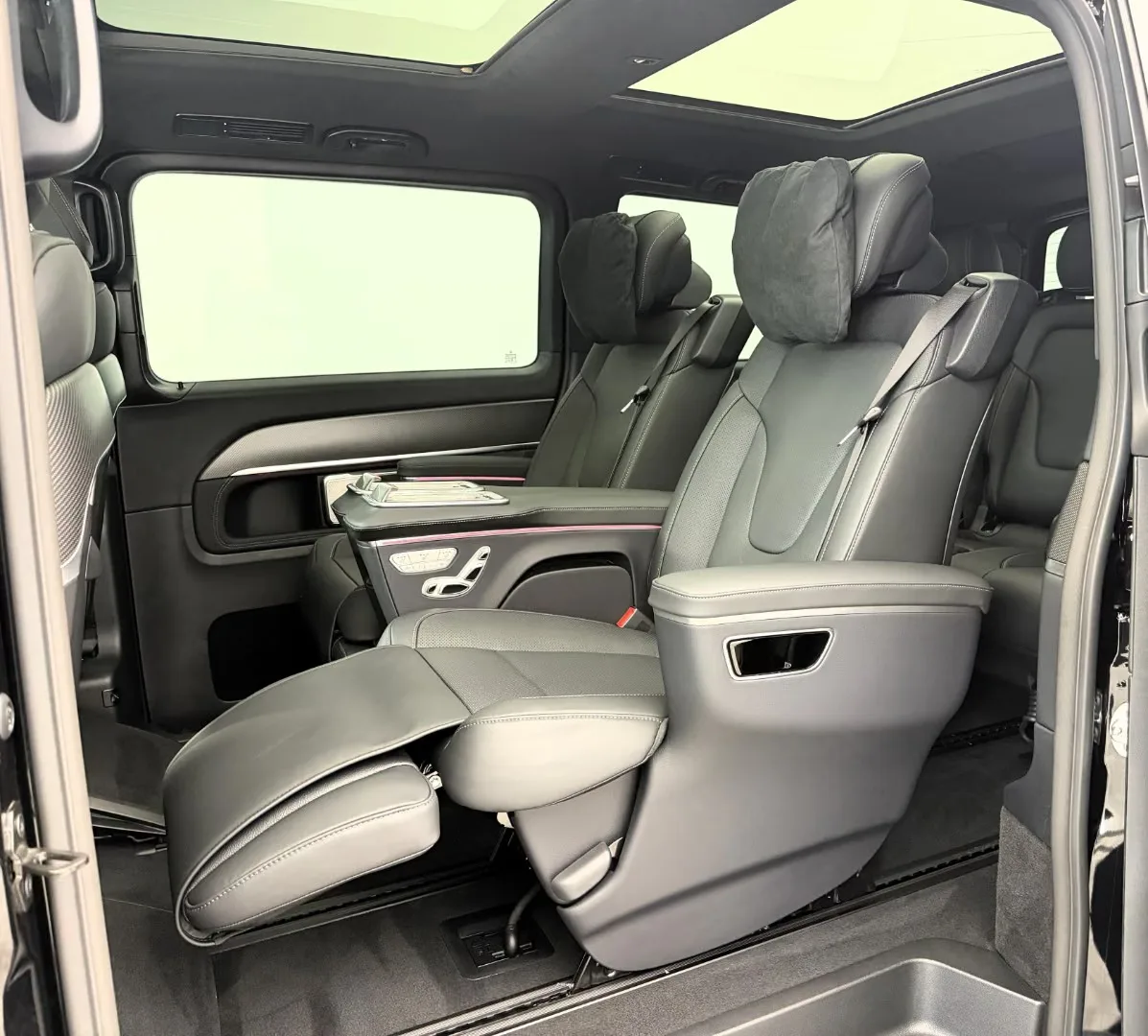 2026 Mercedes-Benz V 300 d 4MATIC Long, EXCLUSIVE BRABUS, 2/30