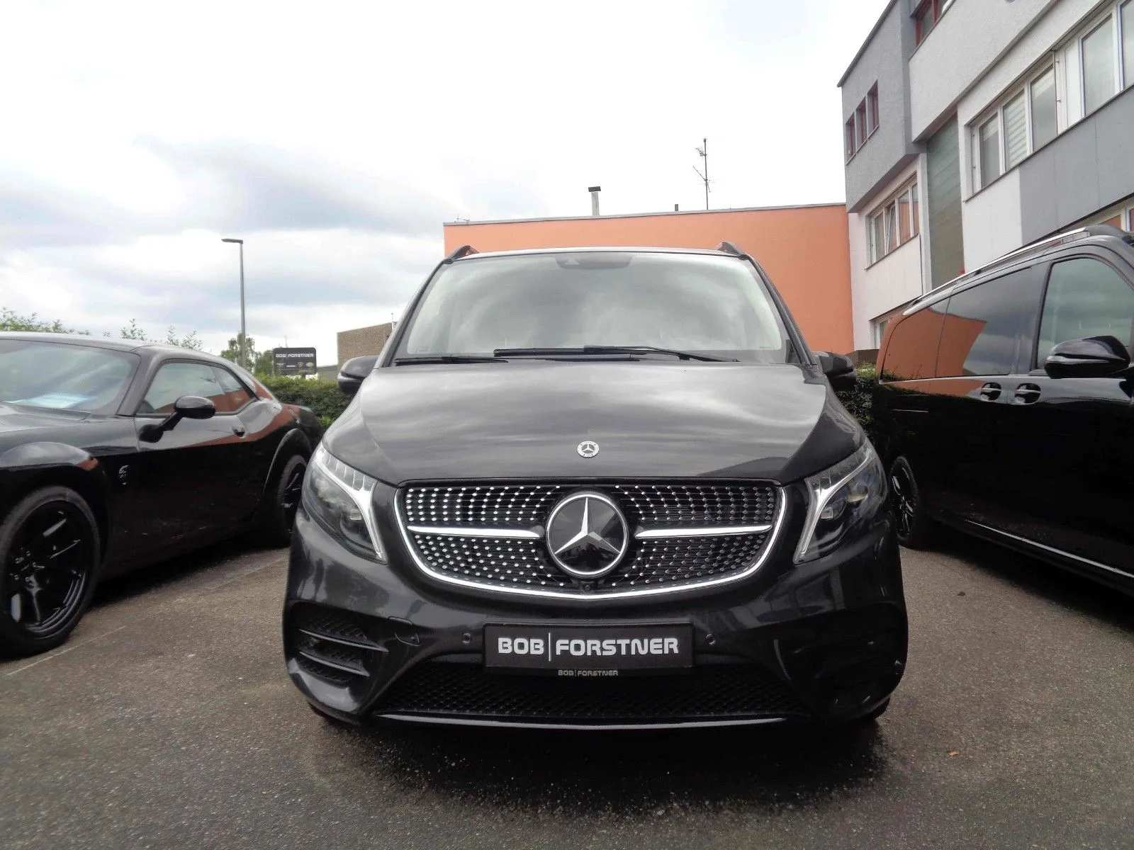 2026 Mercedes-Benz V 300 d 4MATIC, Avantgarde Edition, extra-long, 2/9