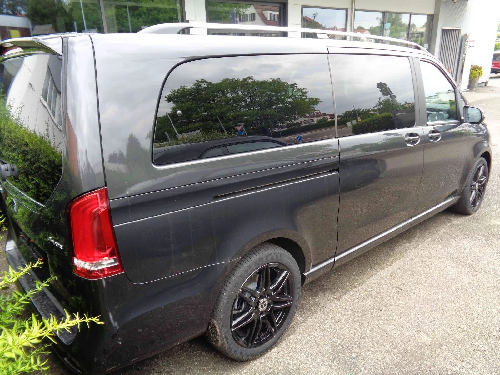 2026 Mercedes-Benz V 300 d 4MATIC, Avantgarde Edition, extra-long, 3/9