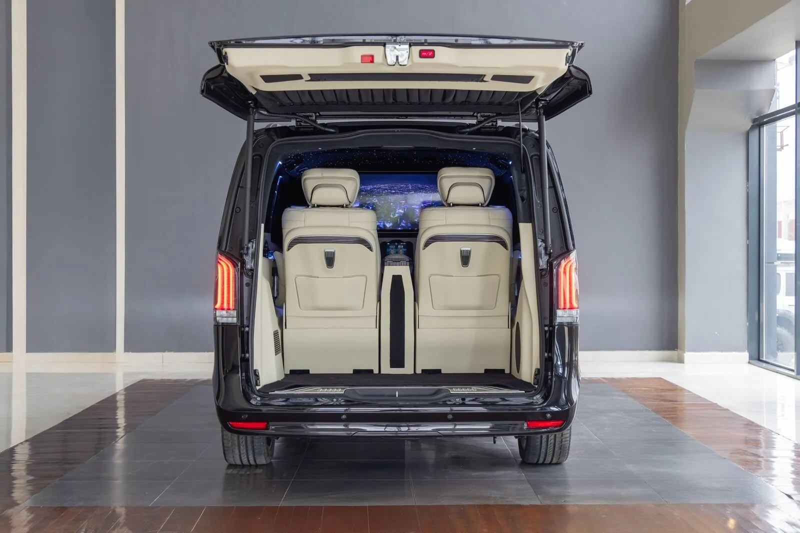 2026 Mercedes-Benz V 300 d Sutton VIP Class, 5/16