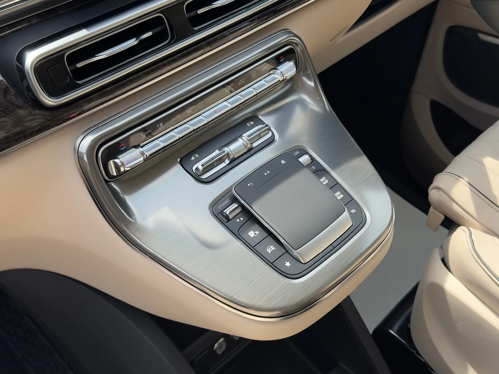 2026 Mercedes-Benz V 300 d Senzati Jet Class, 20/30